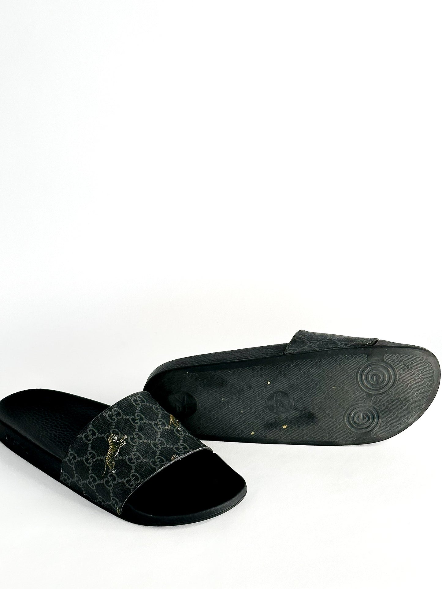Gucci Black GG Supreme Tiger Flat
Slides Size 11
