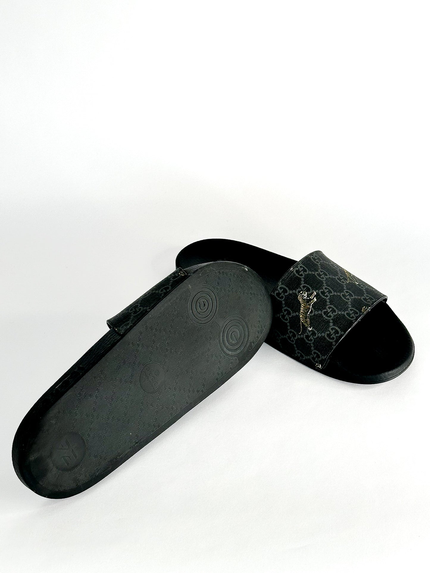 Gucci Black GG Supreme Tiger Flat
Slides Size 11