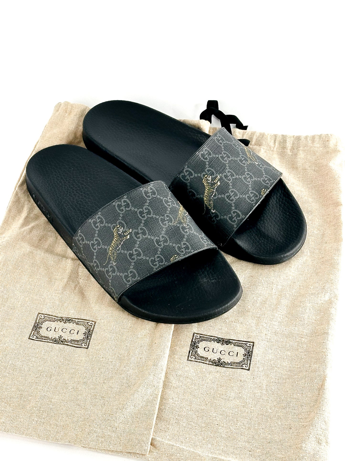 Gucci Black GG Supreme Tiger Flat
Slides Size 11