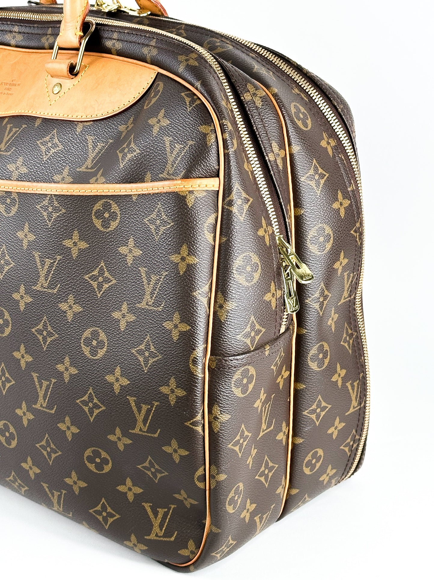 Louis Vuitton Vintage Monogram
Canvas Alize 24 Heures Weekender