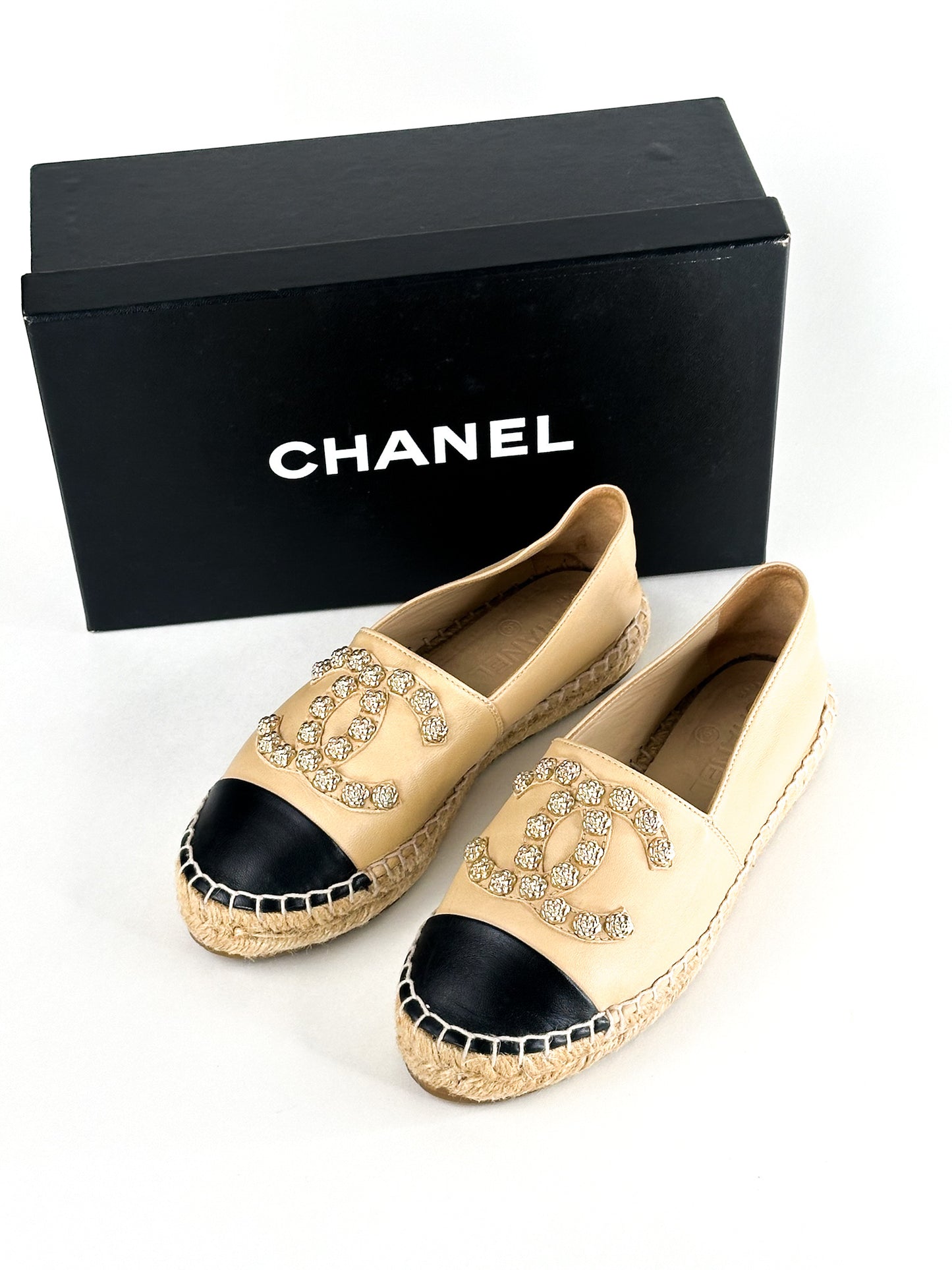 Chanel Beige/Black Camellia CC Espadrille Flats Size 36