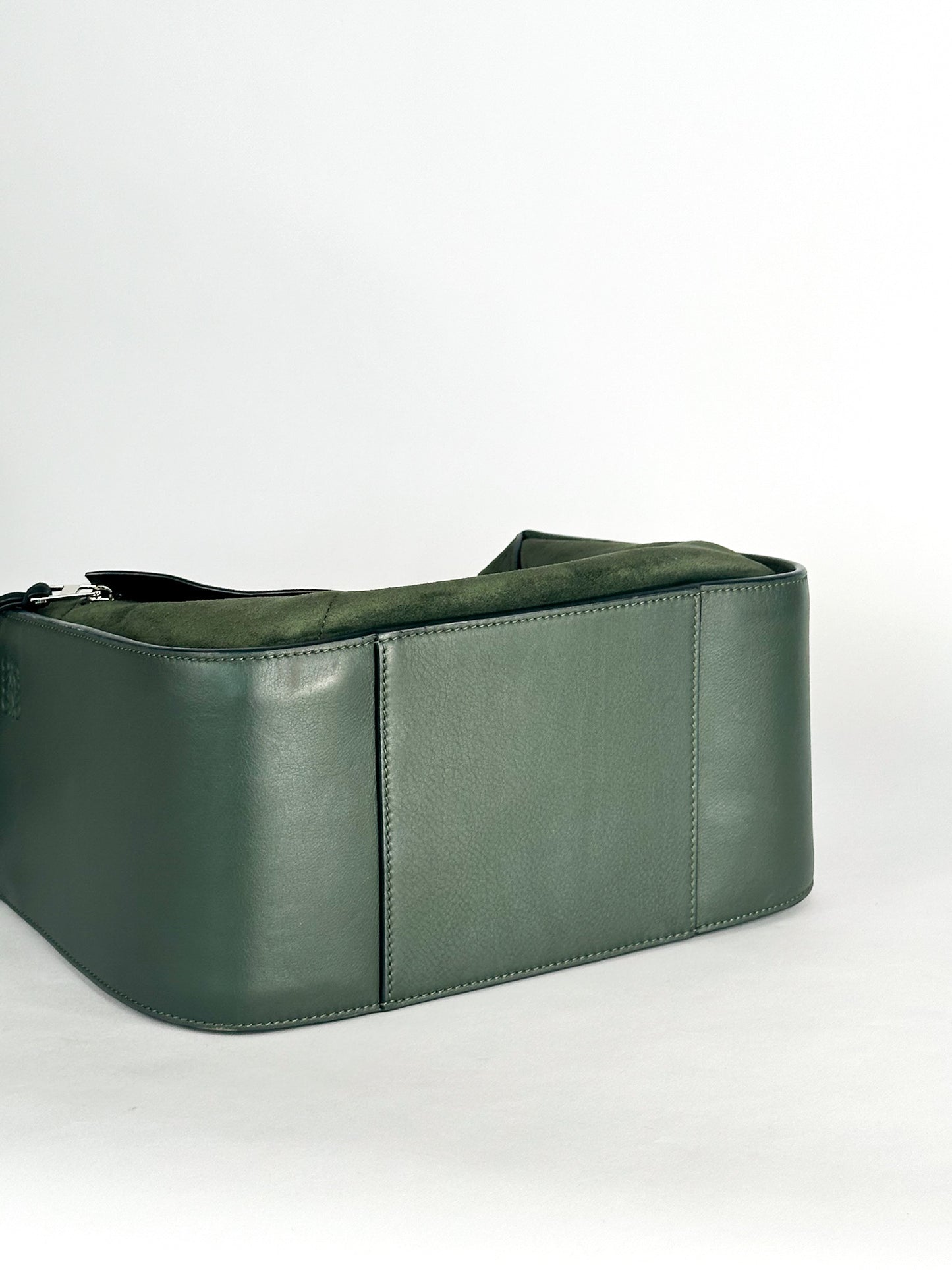 Loewe Hammock Medium Bag in Army
Vintage Khaki & Black