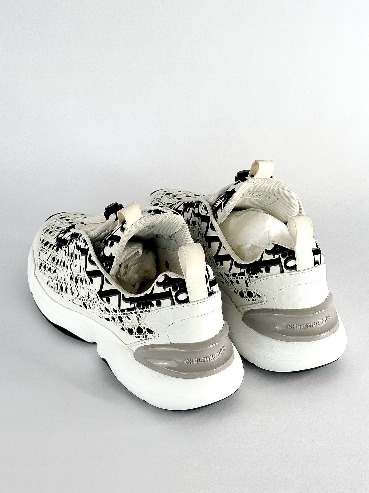 Dior B24 White Black Oblique Cannage Runners Size US 10 / 43