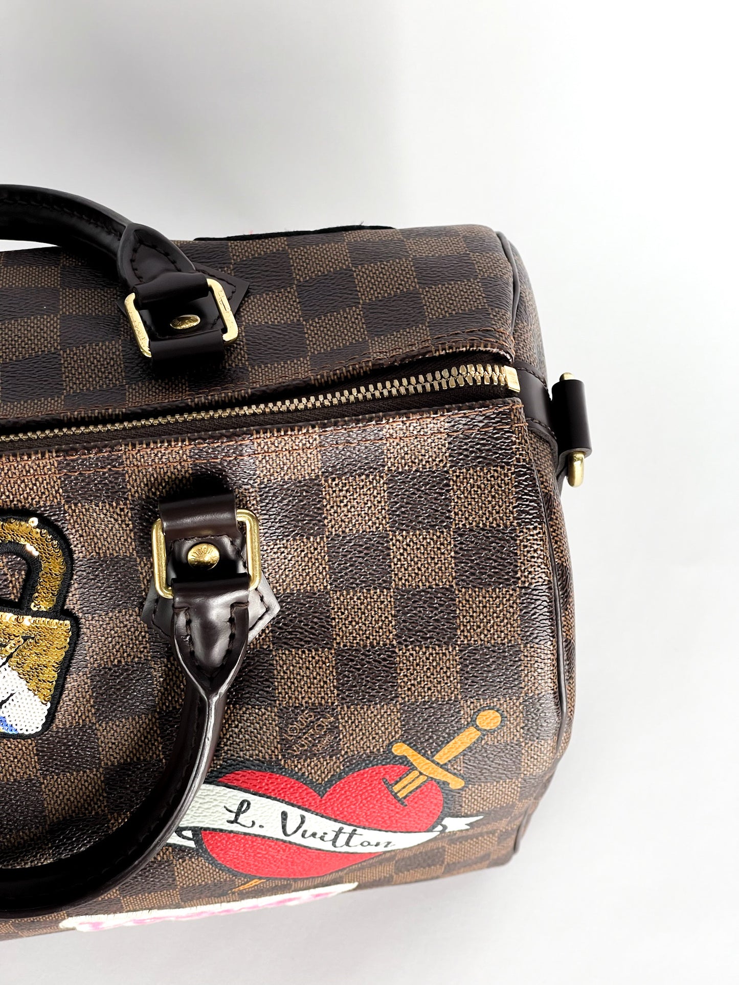 Louis Vuitton World Tour Limited Edition Bandouliere 30
