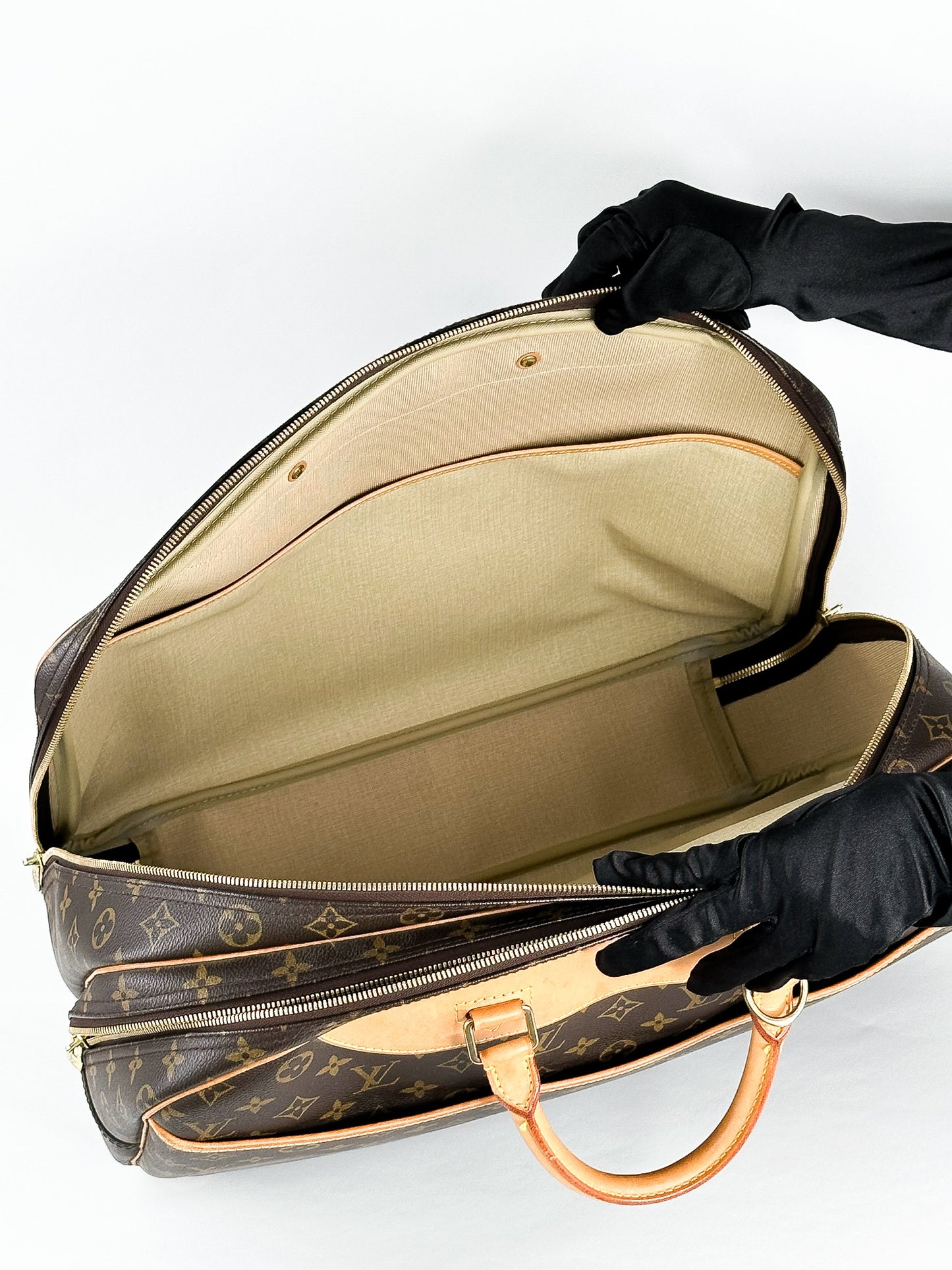 Louis Vuitton Vintage Monogram
Canvas Alize 24 Heures Weekender