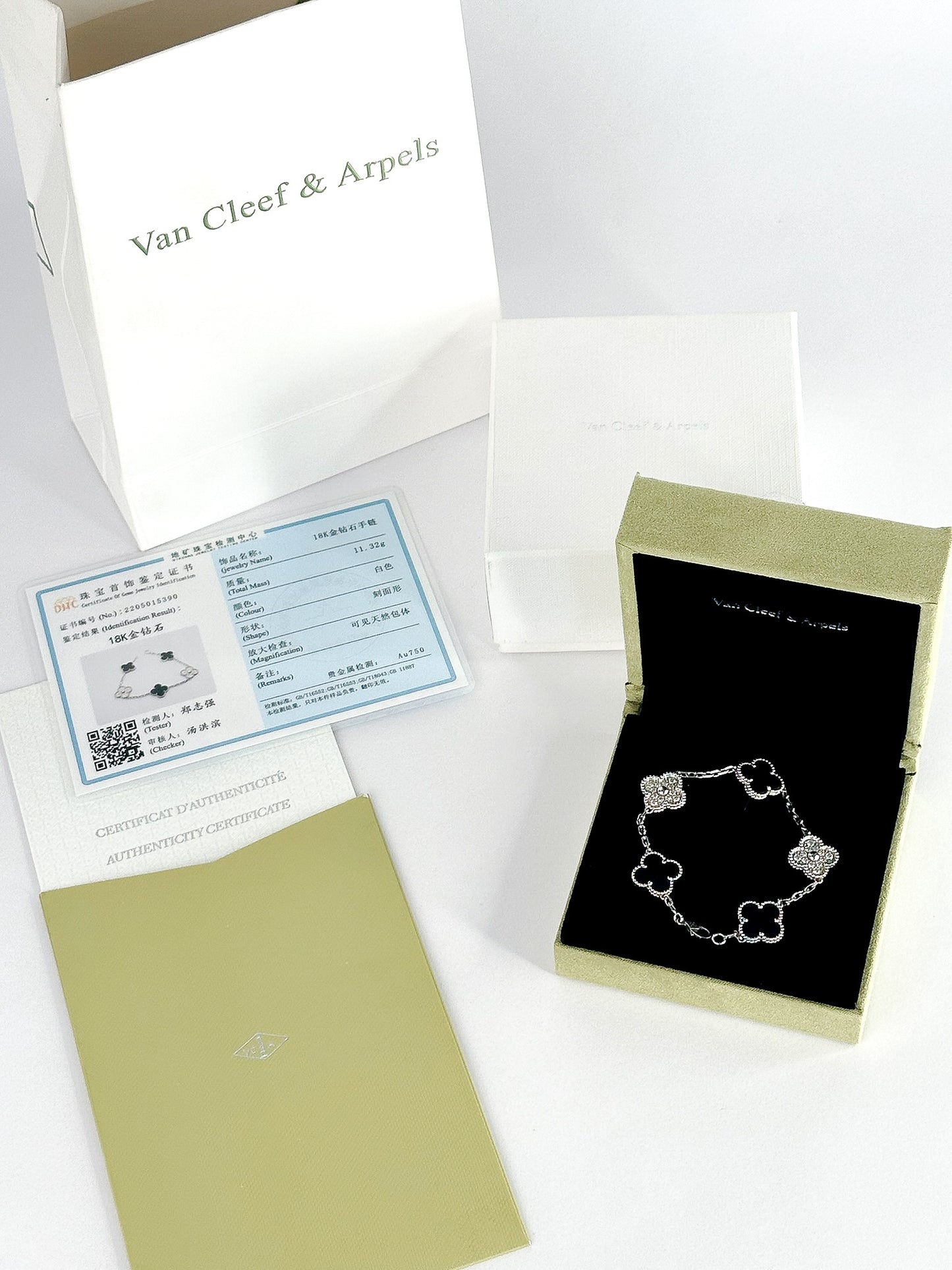 Van Cleef & Arpels Alhambra
Diamond Bracelet HK Setting