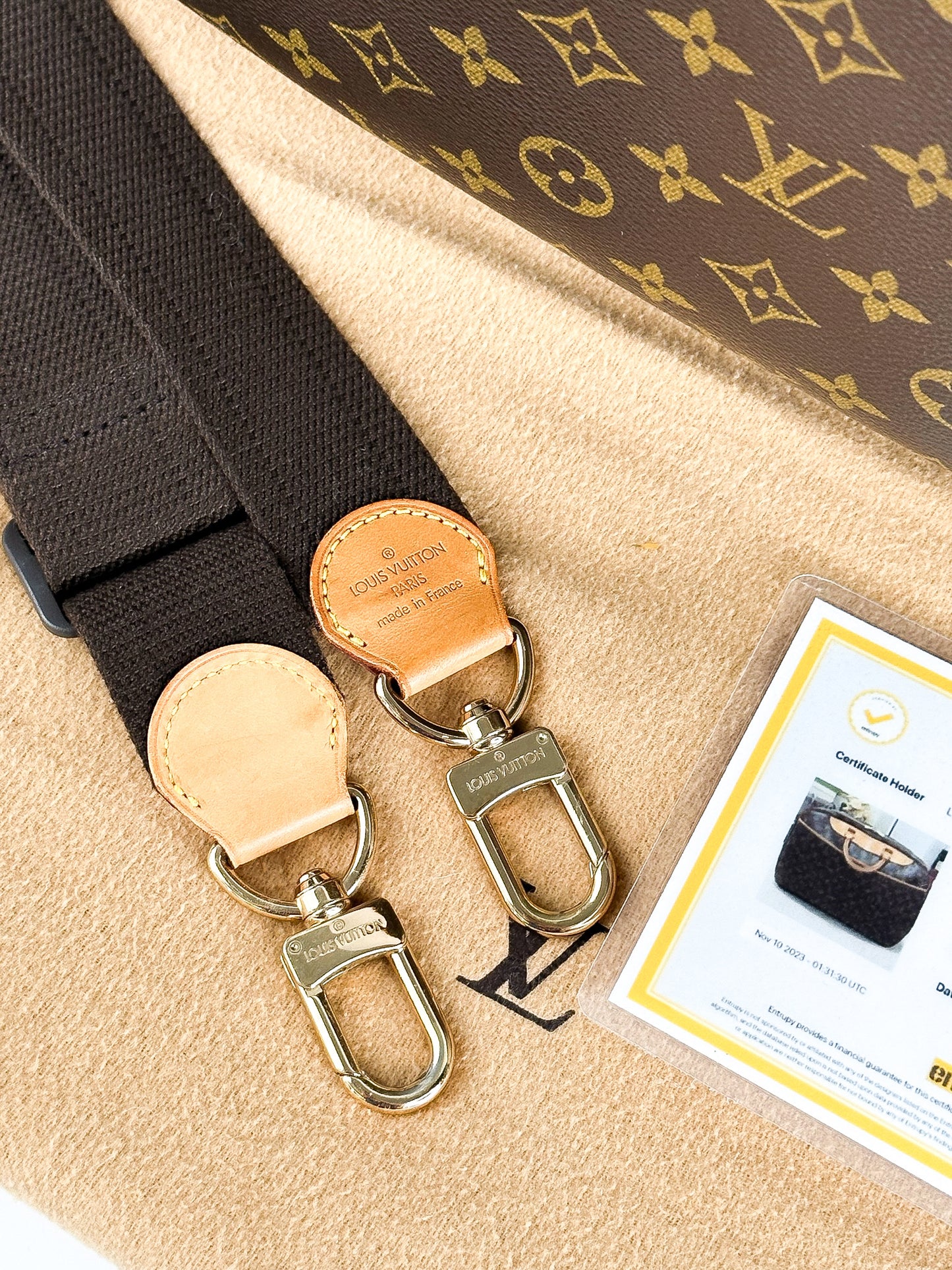 Louis Vuitton Vintage Monogram
Canvas Alize 24 Heures Weekender