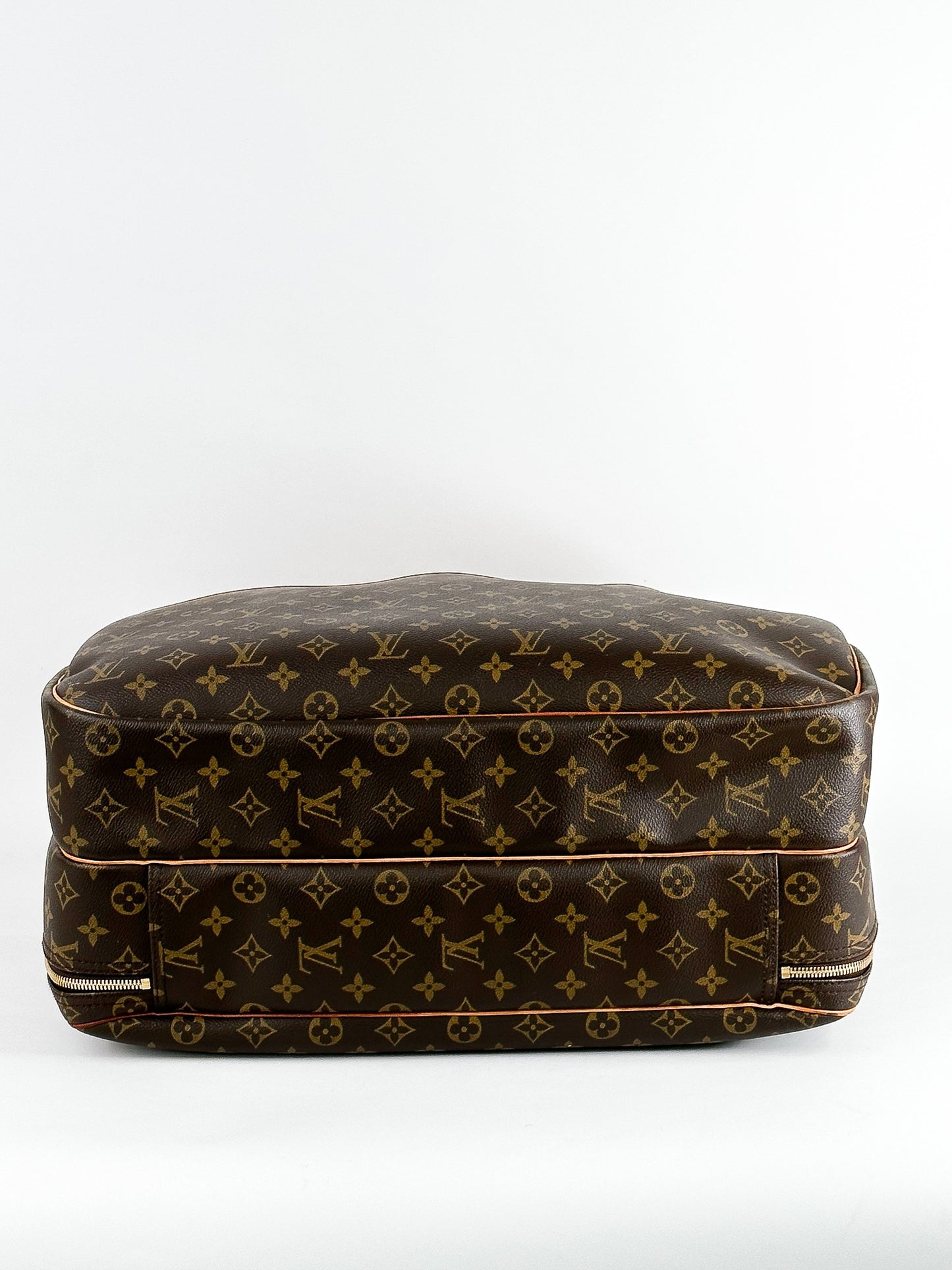 Louis Vuitton Vintage Monogram
Canvas Alize 24 Heures Weekender