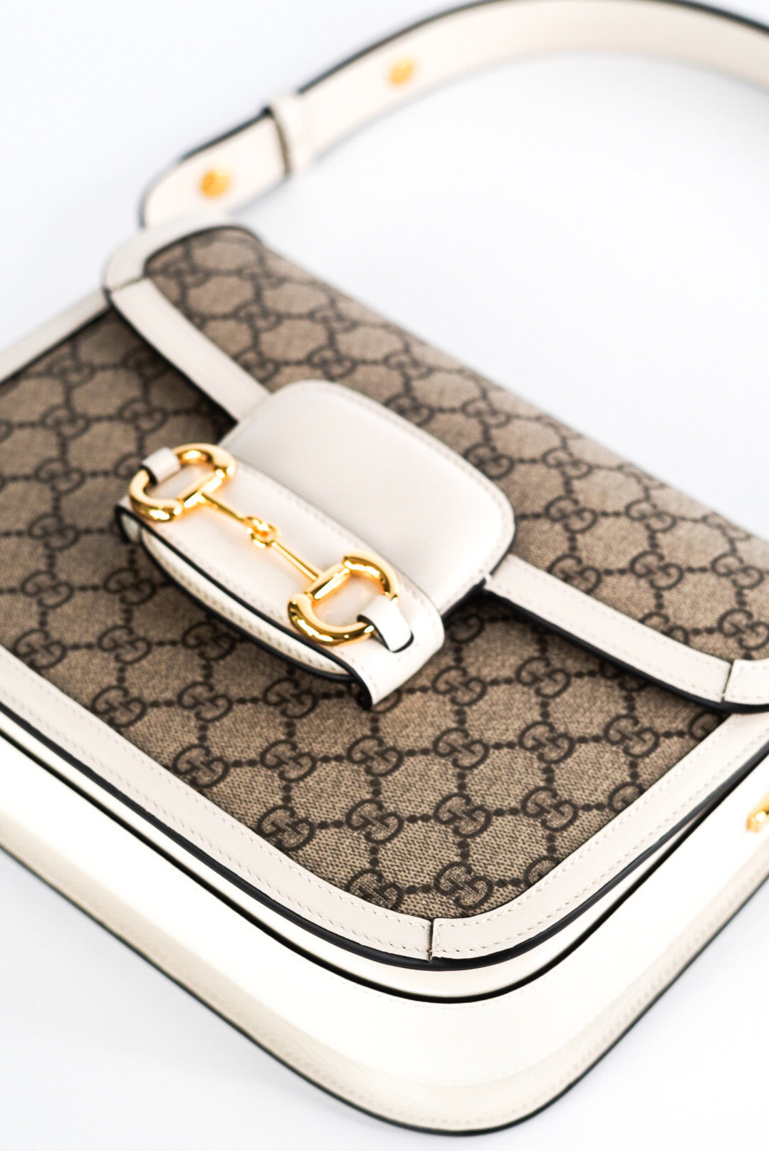 Gucci Beige/Off White GG Supreme Canvas and Leather Medium Horsebit 1955 Shoulder Bag