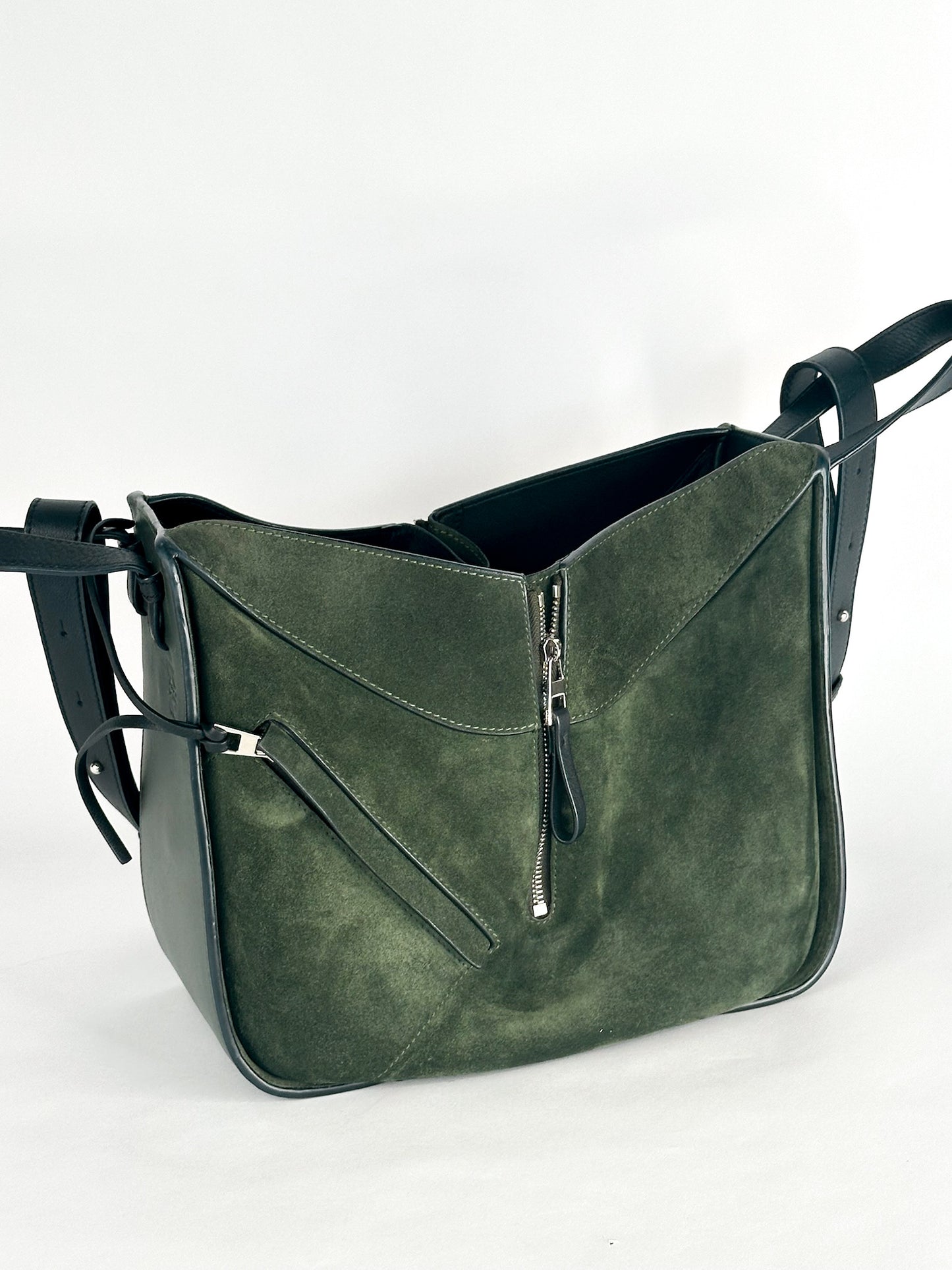 Loewe Hammock Medium Bag in Army
Vintage Khaki & Black