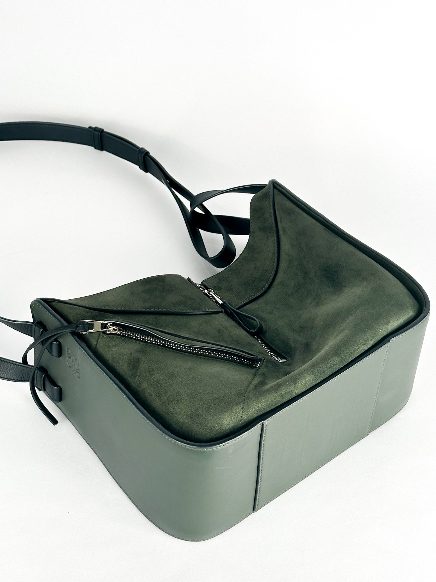 Loewe Hammock Medium Bag in Army
Vintage Khaki & Black