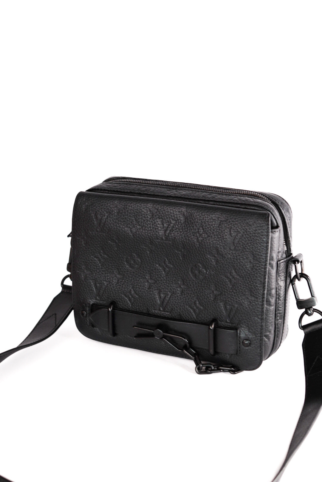 Louis Vuitton Black Monogram Taurillon Steamer Messenger
Microchipped