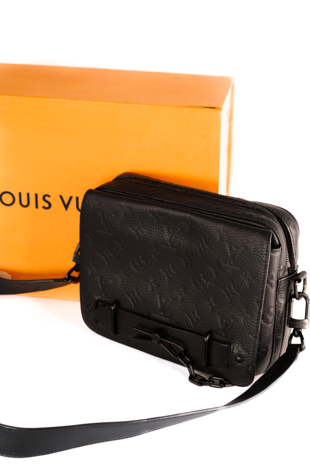 Louis Vuitton Black Monogram Taurillon Steamer Messenger
Microchipped