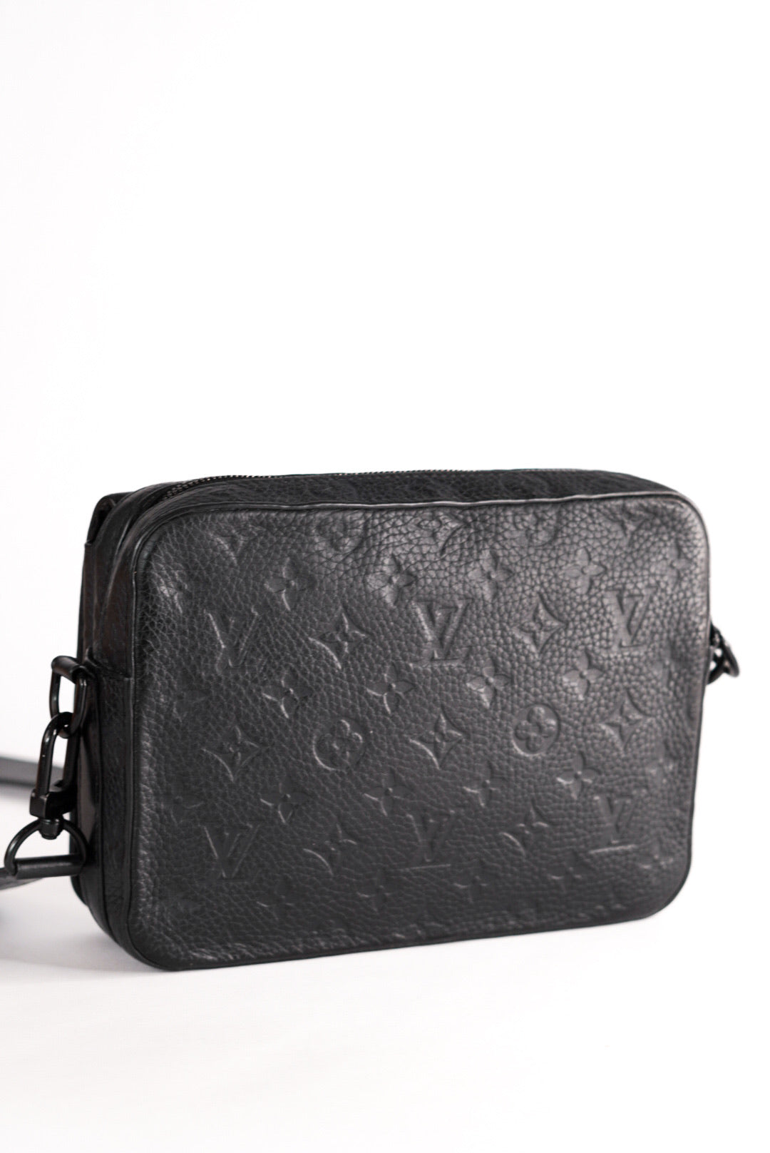Louis Vuitton Black Monogram Taurillon Steamer Messenger
Microchipped
