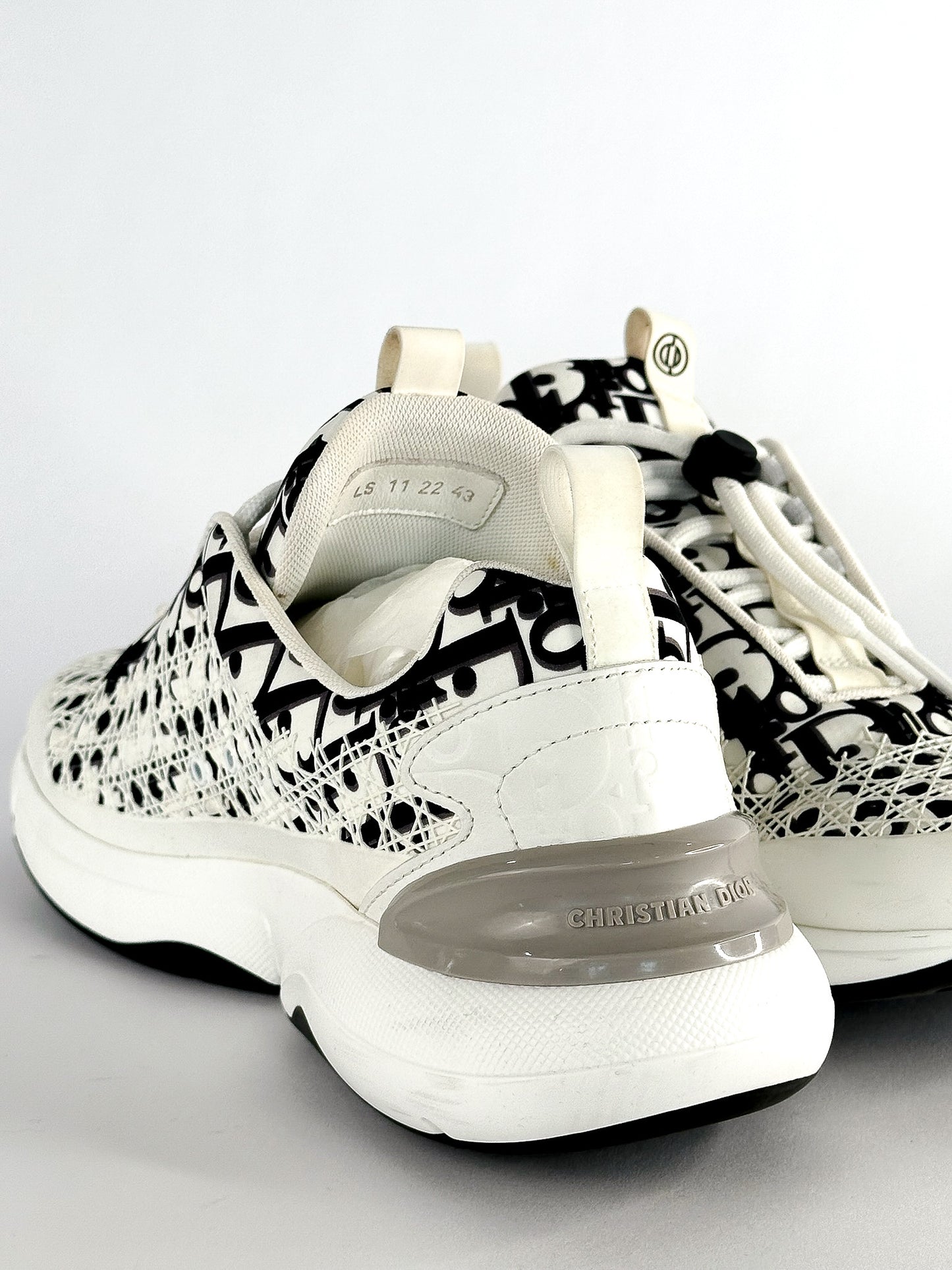 Dior B24 White Black Oblique Cannage Runners Size US 10 / 43