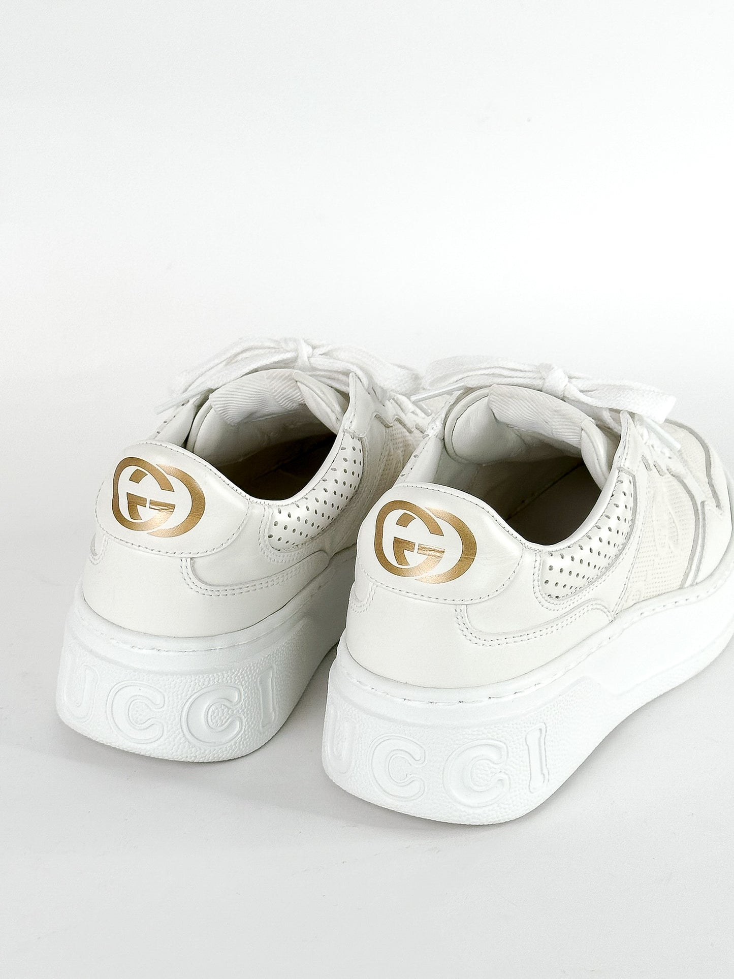 Gucci White Leather GG Embossed
Perforated Leather Trainers Sneakers
Size 35