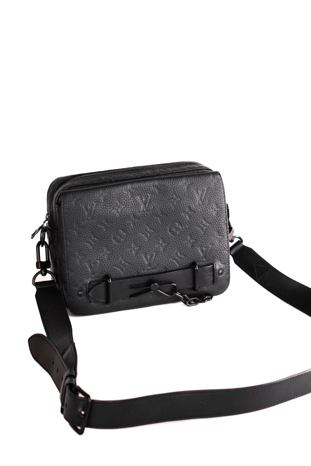 Louis Vuitton Black Monogram Taurillon Steamer Messenger
Microchipped