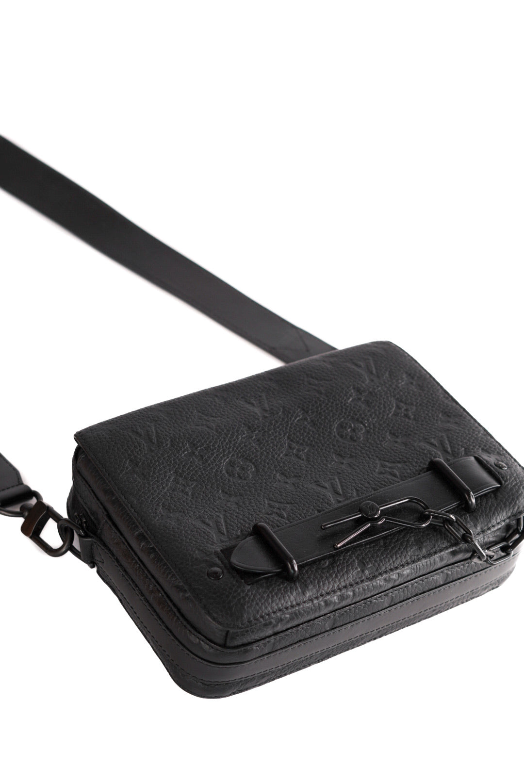 Louis Vuitton Black Monogram Taurillon Steamer Messenger
Microchipped