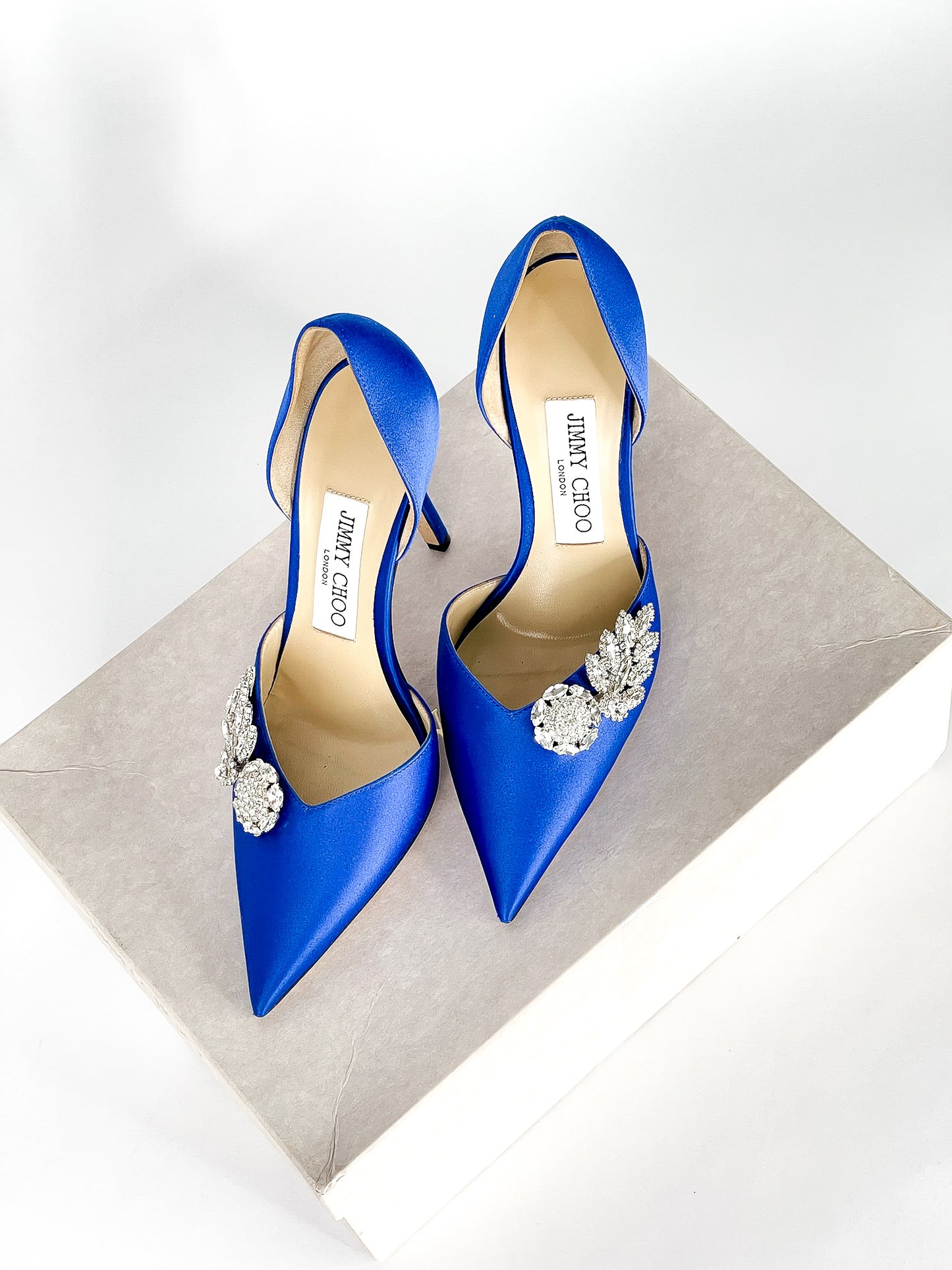 Jimmy Choo Blue Satin Crystal
Embellished D'ORSAY Heels Pump Size
35 fits 36