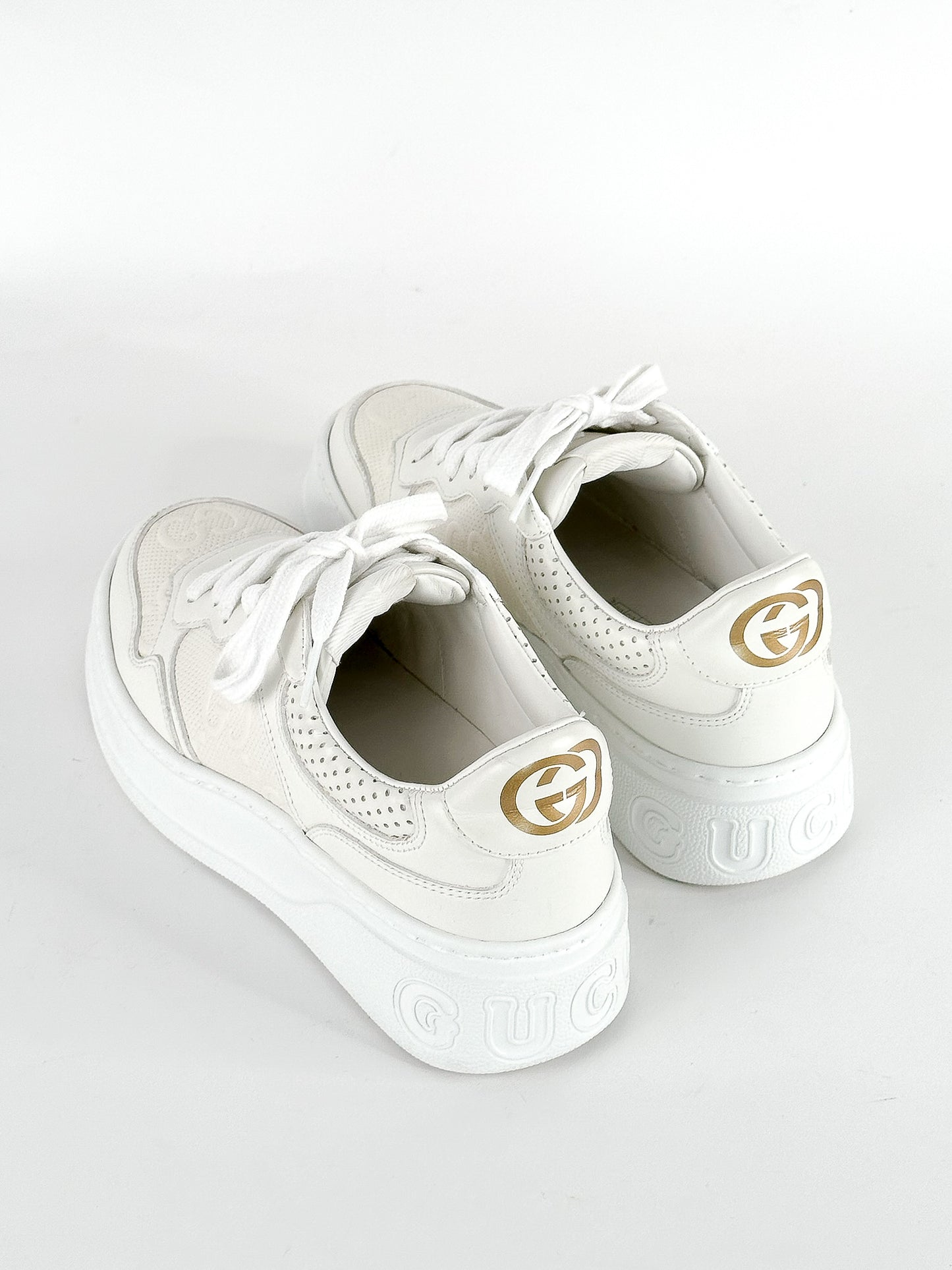 Gucci White Leather GG Embossed
Perforated Leather Trainers Sneakers
Size 35