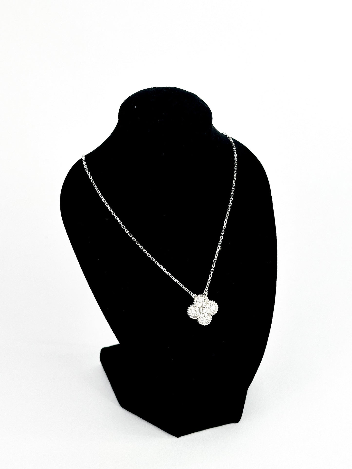 Van Cleef & Arpels Alhambra Four Leaf Clover Necklace HK Setting