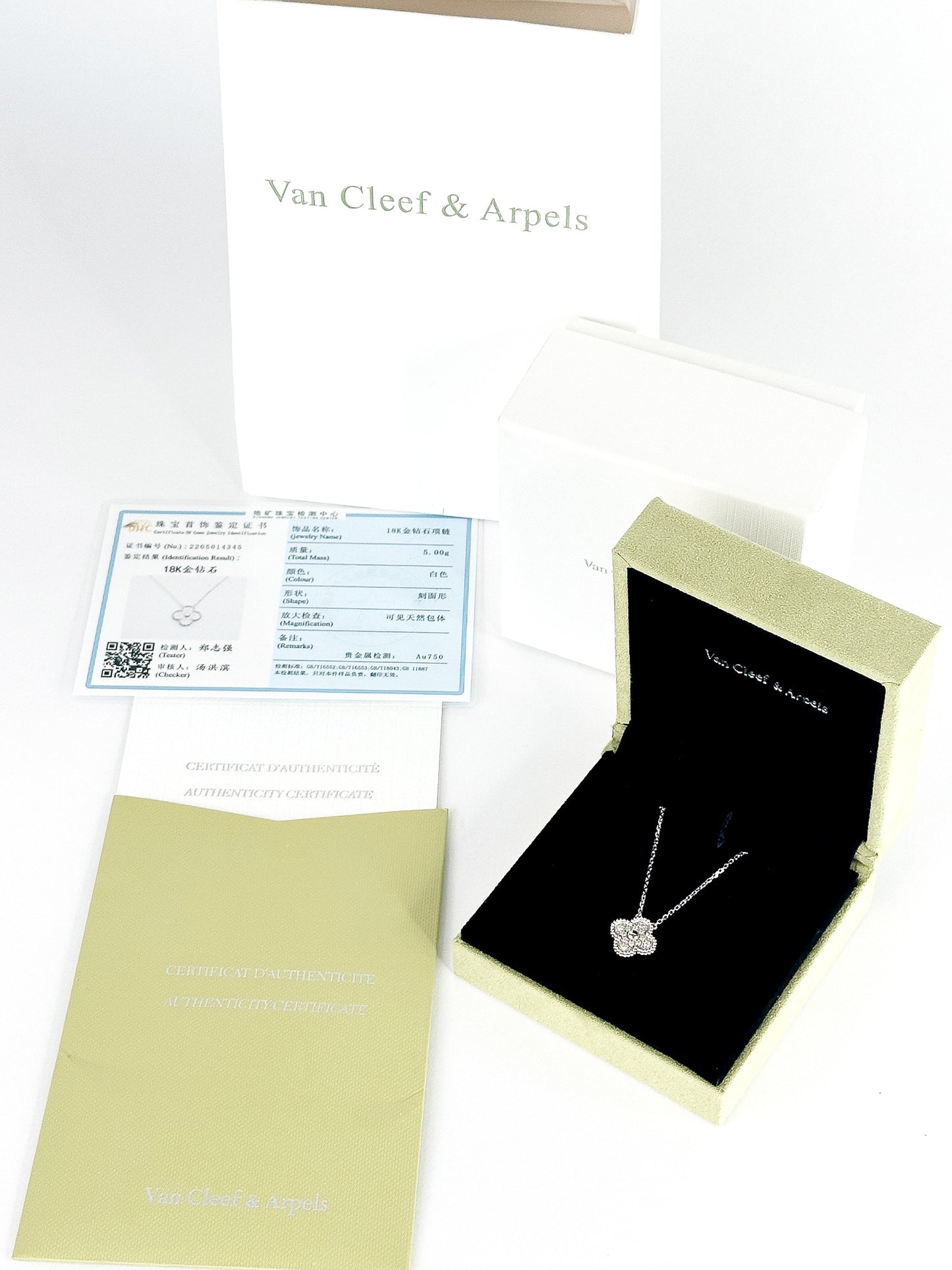 Van Cleef & Arpels Alhambra Four Leaf Clover Necklace HK Setting