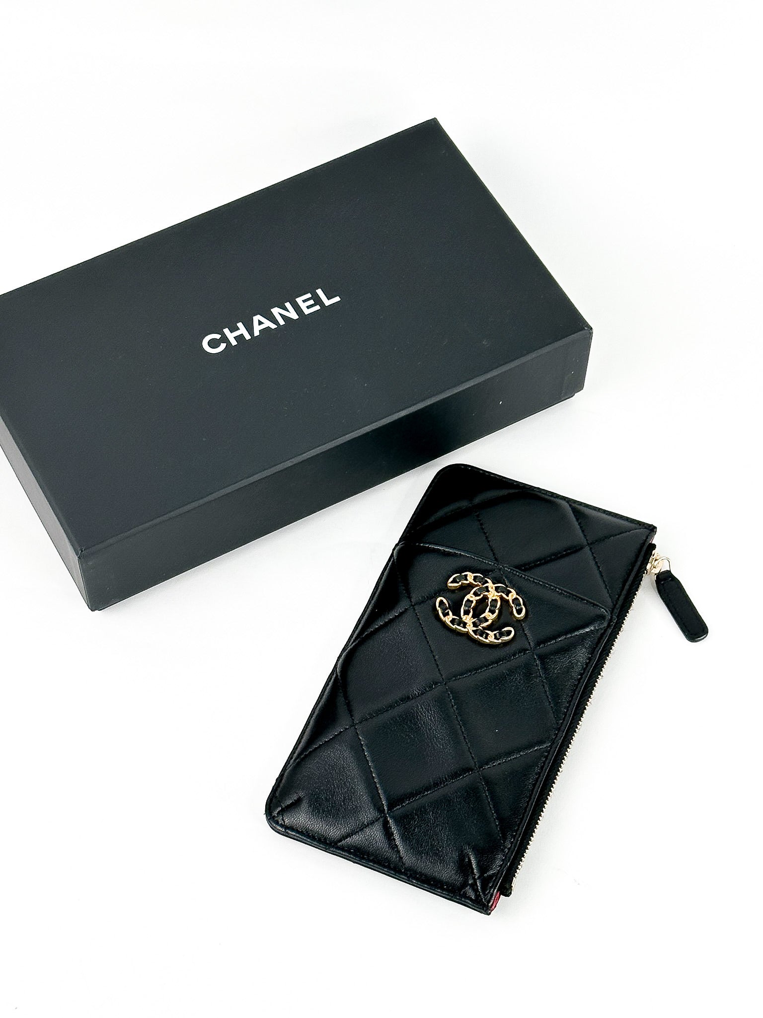 Goatskin Quilted Chanel 19 Card Holder On Chain For Sale at 1stDibs