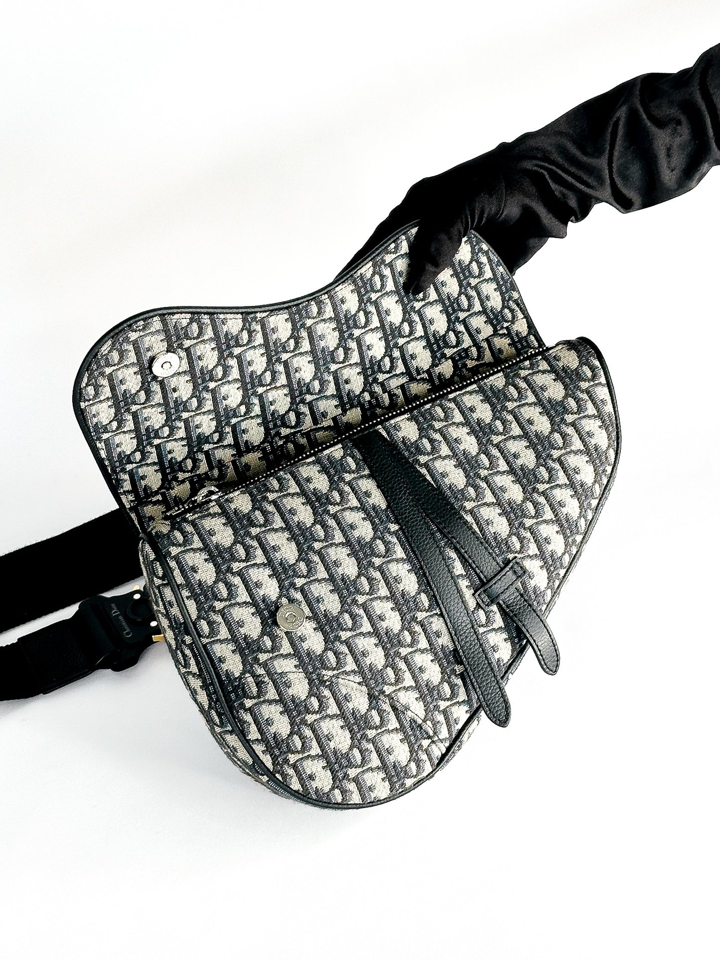 Christian Dior Saddle Bag
Oblique Jacquard