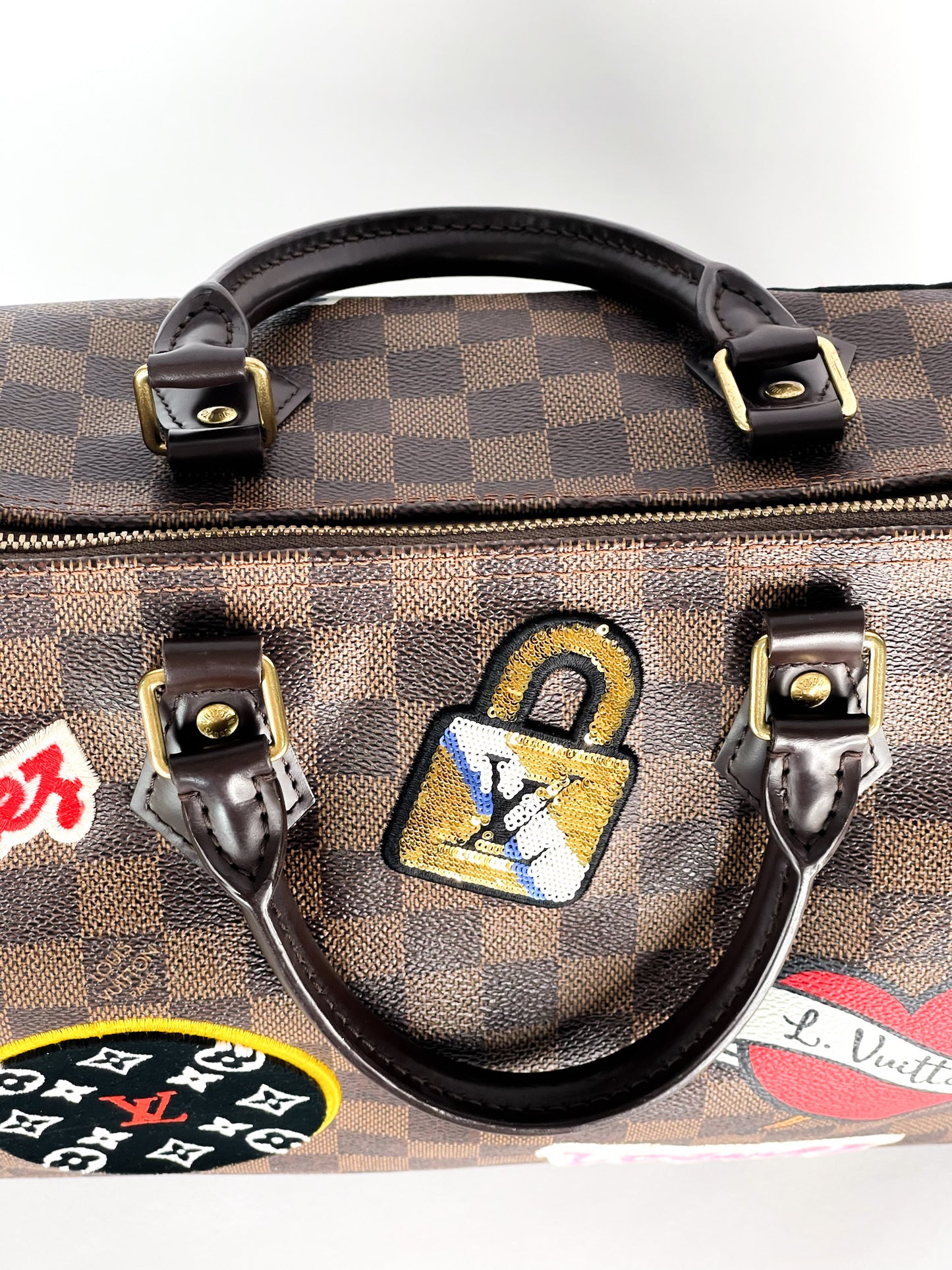 Louis Vuitton World Tour Limited Edition Bandouliere 30