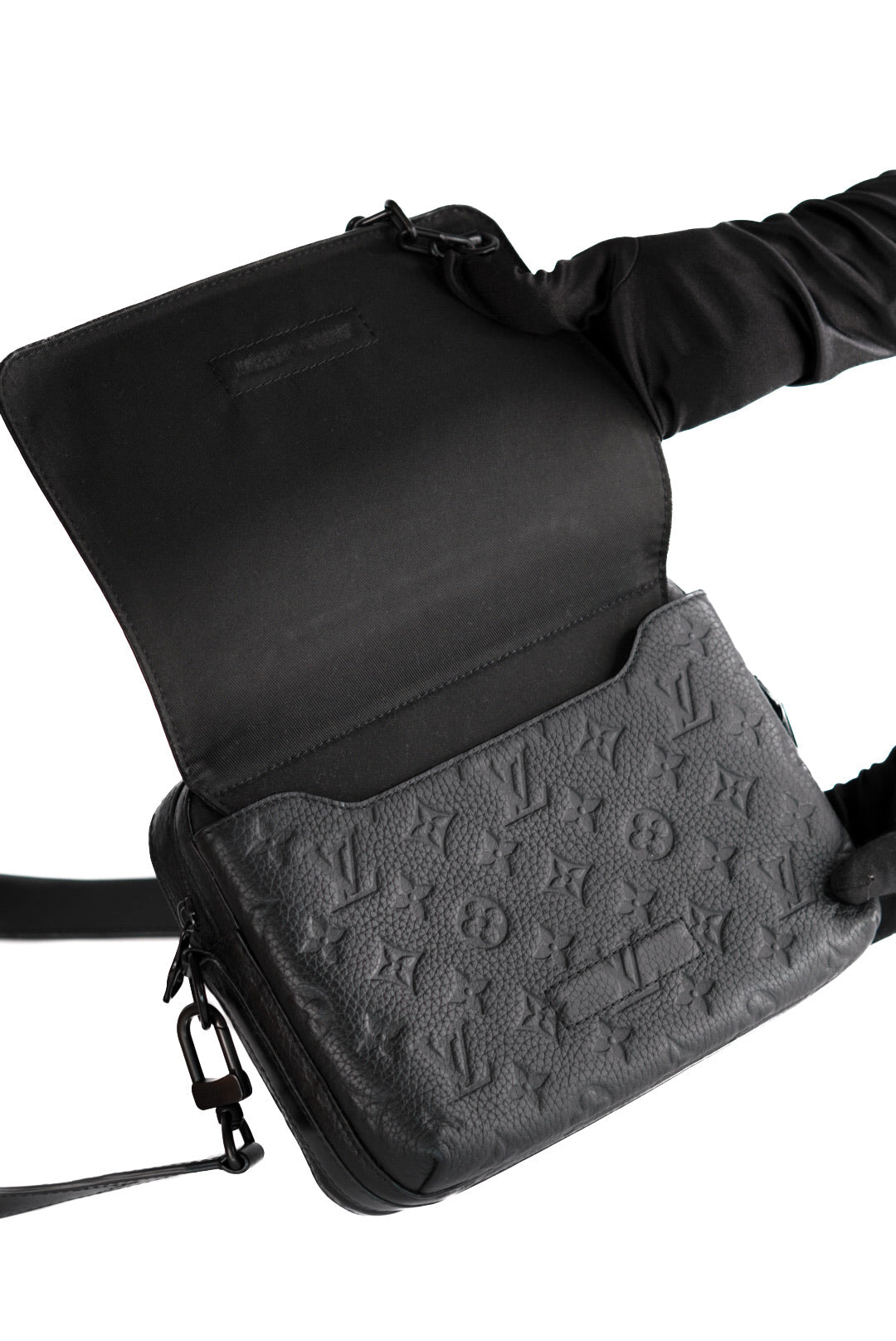 Louis Vuitton Black Monogram Taurillon Steamer Messenger
Microchipped