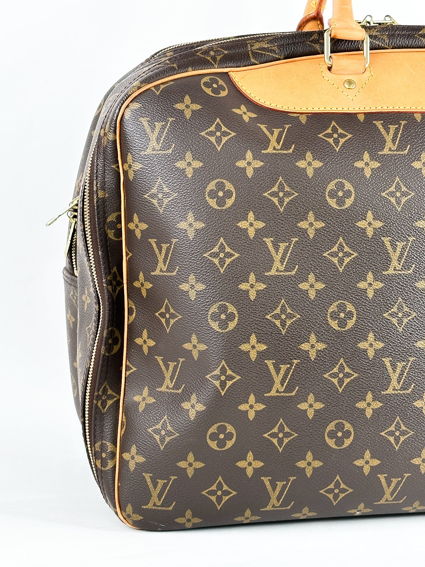 Louis Vuitton Vintage Monogram
Canvas Alize 24 Heures Weekender