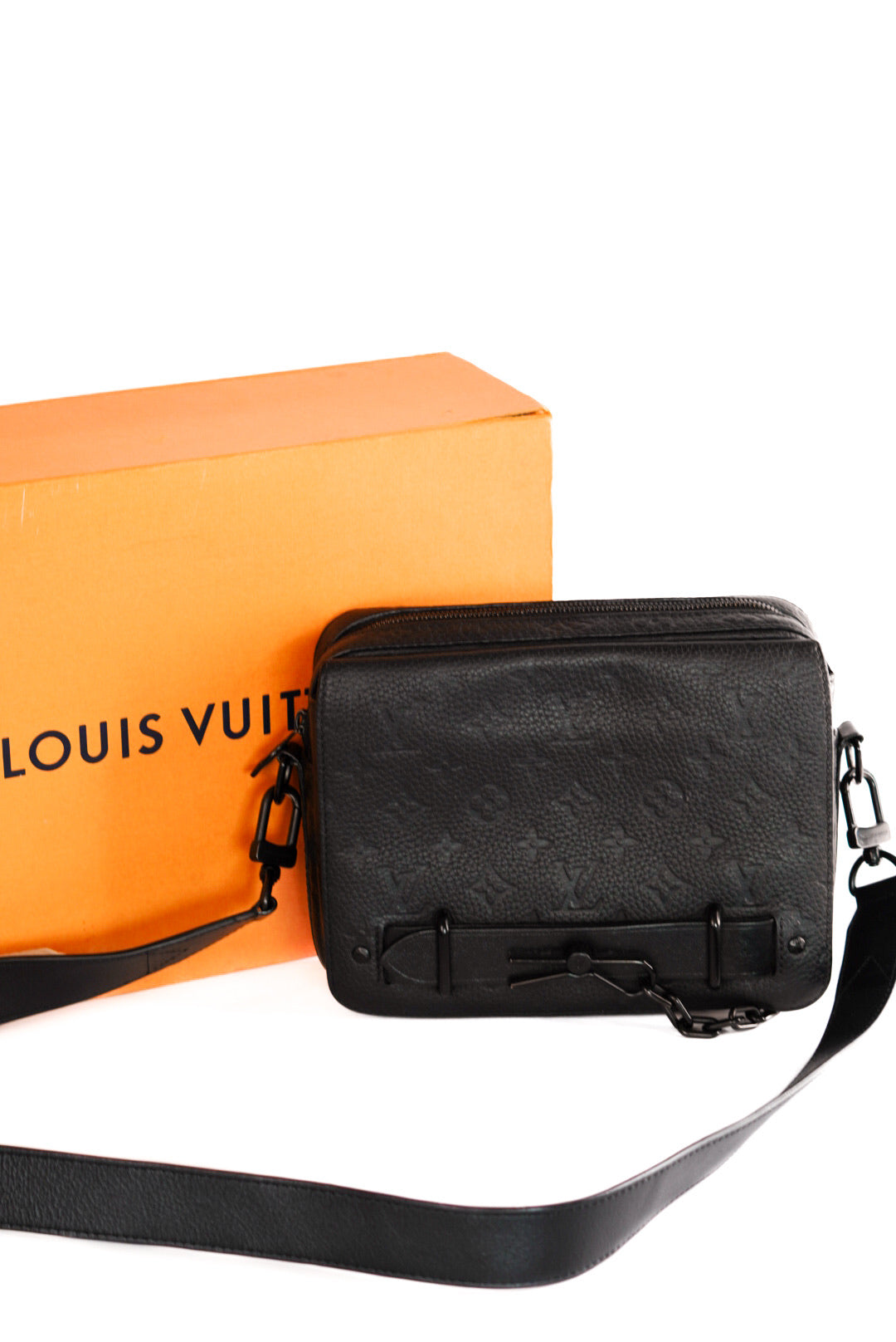 Louis Vuitton Black Monogram Taurillon Steamer Messenger
Microchipped