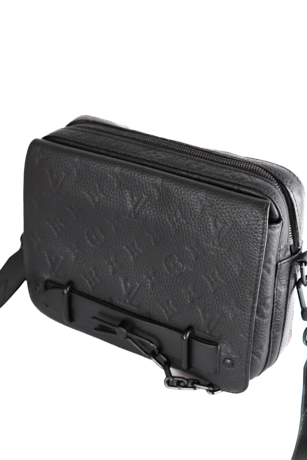 Louis Vuitton Black Monogram Taurillon Steamer Messenger
Microchipped